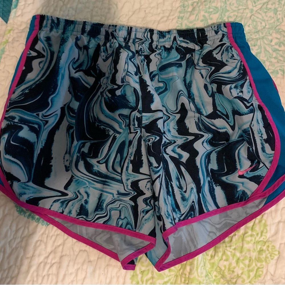 Nike youth xl Abstract Patterned Shorts